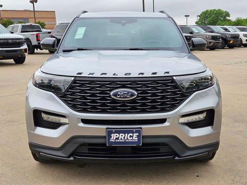 Iconic Silver Metallic 2023 Ford Explorer ST-Line