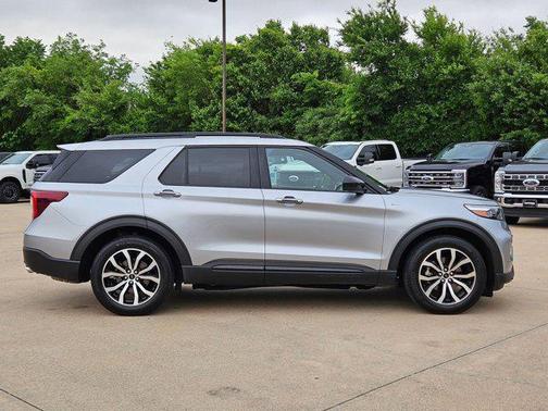 Iconic Silver Metallic 2023 Ford Explorer ST-Line
