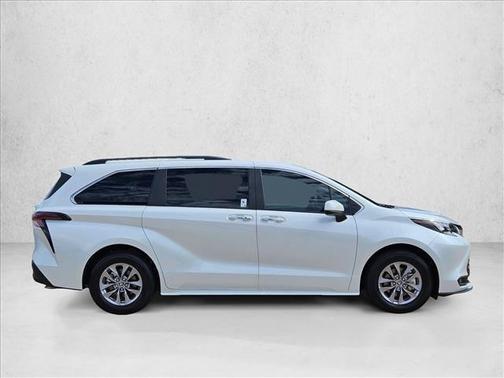 Wind Chill Pearl 2026 Toyota Sienna XLE