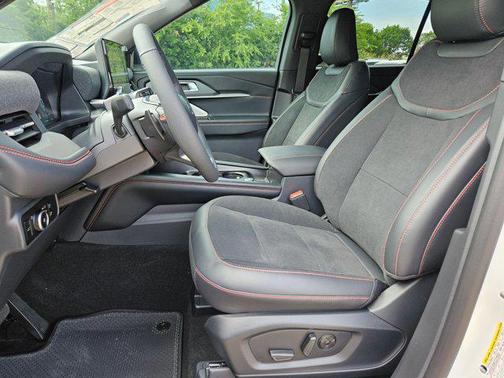 Star White Metallic Tri-Coat 2026 Ford Explorer ST