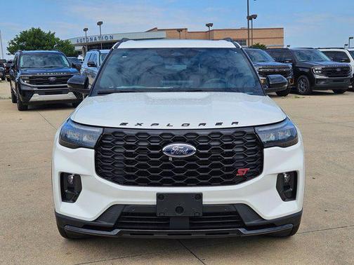 Star White Metallic Tri-Coat 2026 Ford Explorer ST