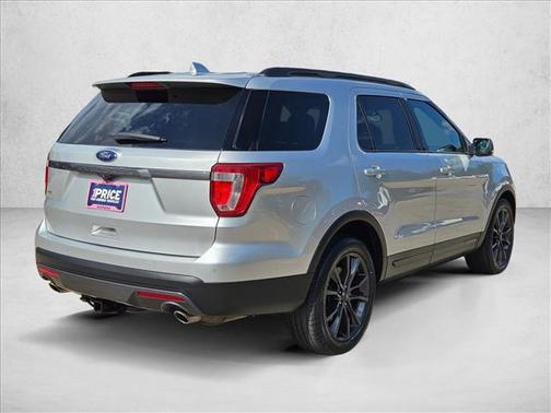 Ingot Silver Metallic 2017 Ford Explorer XLT