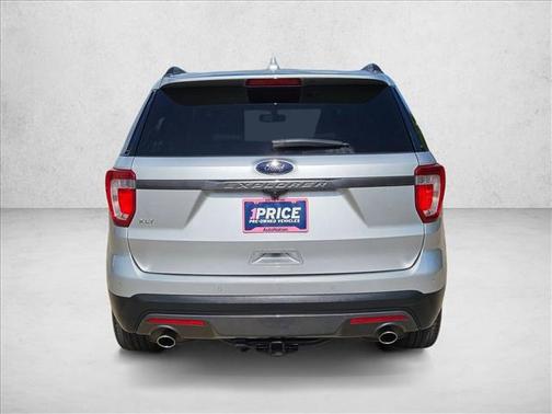 Ingot Silver Metallic 2017 Ford Explorer XLT