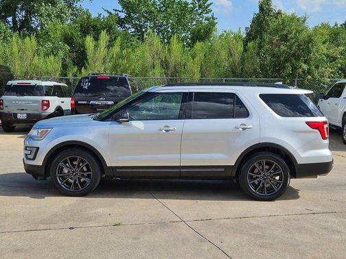 Ingot Silver Metallic 2017 Ford Explorer XLT