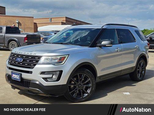 Ingot Silver Metallic 2017 Ford Explorer XLT