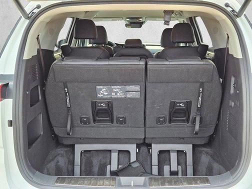 Snow White Pearl 2023 Kia Carnival EX