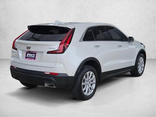 Crystal White Tricoat 2022 Cadillac XT4 Luxury
