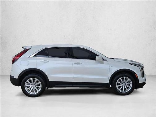 Crystal White Tricoat 2022 Cadillac XT4 Luxury