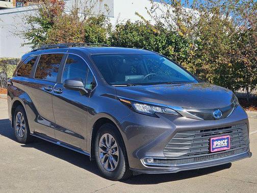 2023 Toyota Sienna XLE
