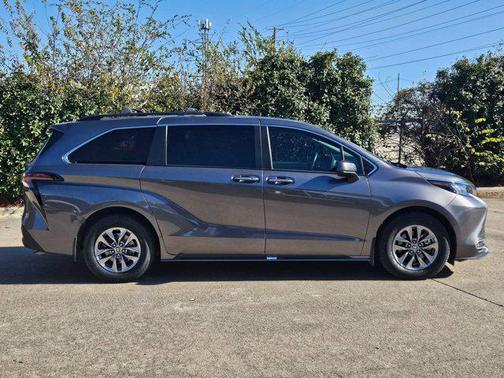 2023 Toyota Sienna XLE