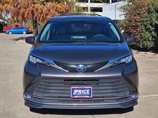 2023 Toyota Sienna XLE
