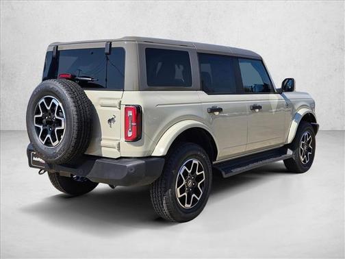 Desert Sand 2026 Ford Bronco Outer Banks