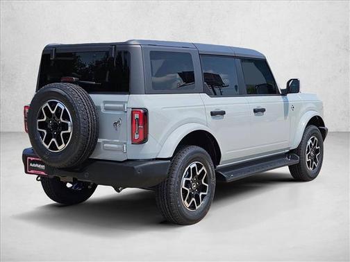 Avalanche Gray 2026 Ford Bronco Outer Banks