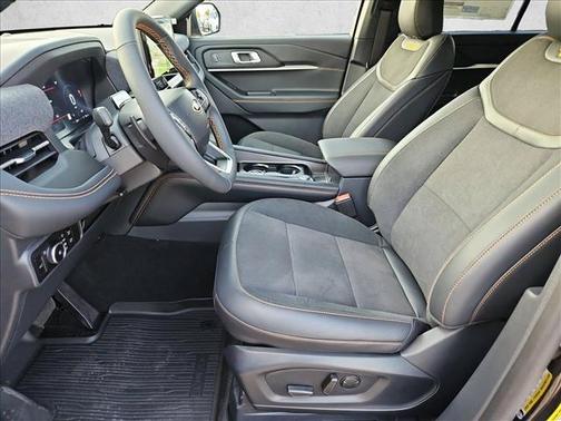 Agate Black Metallic 2026 Ford Explorer Tremor