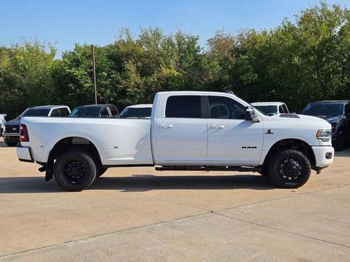 2024 RAM 3500 Laramie Crew Cab 4x4 8' Box