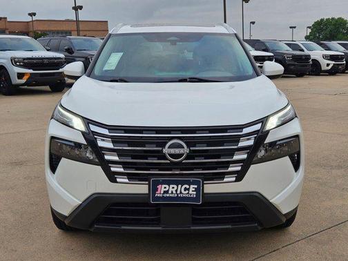 Everest White Pearl 2024 Nissan Rogue SV