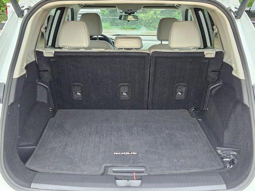 Everest White Pearl 2024 Nissan Rogue SV