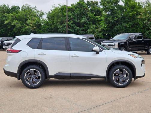 Everest White Pearl 2024 Nissan Rogue SV