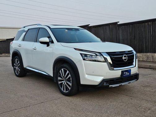 Pearl White Tricoat 2022 Nissan Pathfinder Platinum 4WD