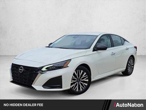 Glacier White 2025 Nissan Altima SV FWD