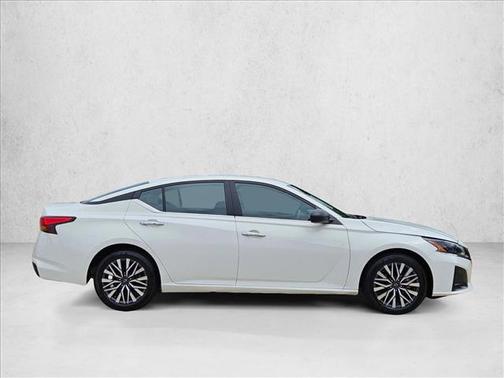 Glacier White 2025 Nissan Altima SV FWD