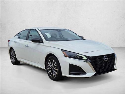 Glacier White 2025 Nissan Altima SV FWD