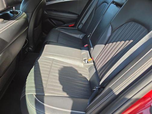 2021 Genesis G70 2.0T RWD