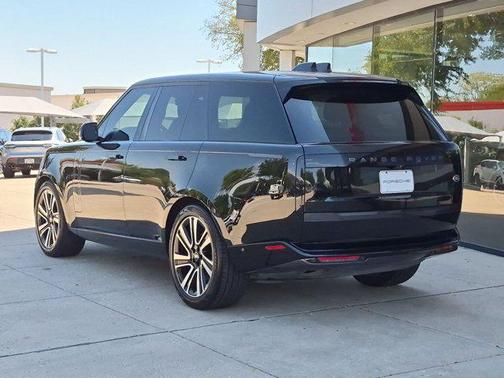 Santorini Black Metallic 2023 Land Rover Range Rover P400 SE