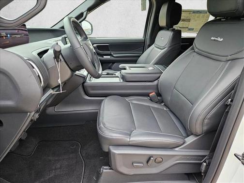 Star White Metallic Tri-Coat 2026 Ford Expedition Max Platinum