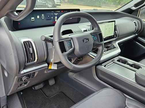 Star White Metallic Tri-Coat 2026 Ford Expedition Max Platinum
