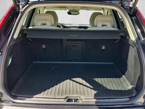 Onyx Black Metallic 2023 Volvo XC60 B5 Plus Bright Theme