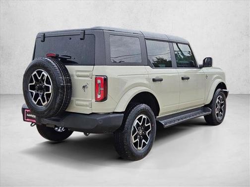 Desert Sand 2026 Ford Bronco Outer Banks