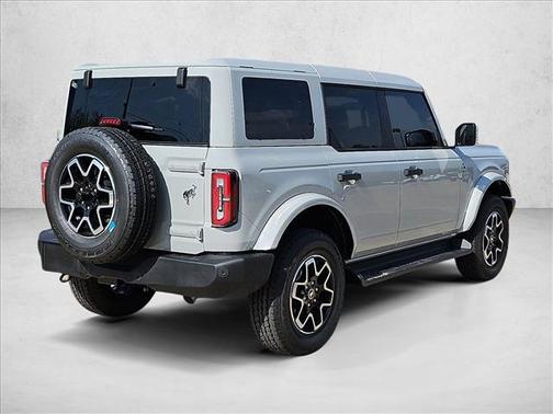 Avalanche Gray 2026 Ford Bronco Outer Banks