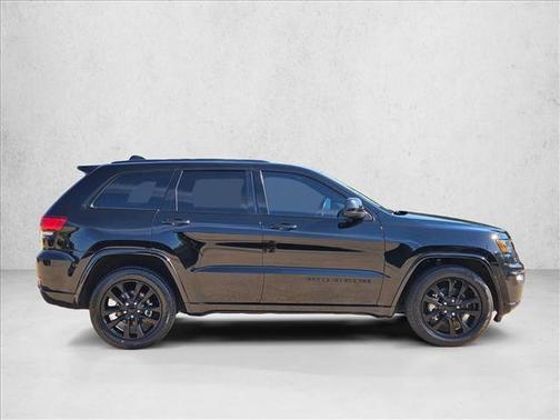 Diamond Black Crystal Pearlcoat 2021 Jeep Grand Cherokee Laredo