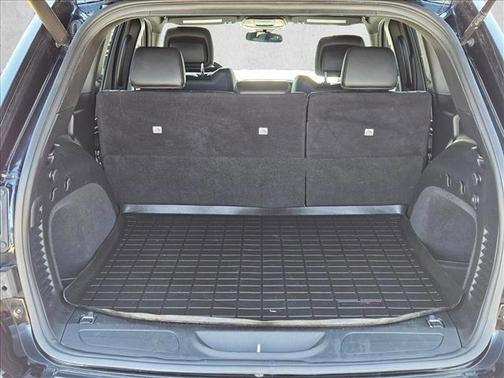 Diamond Black Crystal Pearlcoat 2021 Jeep Grand Cherokee Laredo