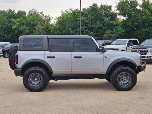 Iconic Silver Metallic 2024 Ford Bronco Badlands