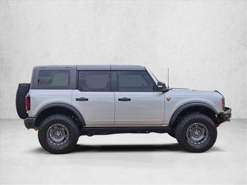 Iconic Silver Metallic 2024 Ford Bronco Badlands