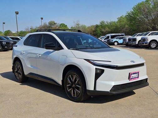 Wind Chill Pearl 2026 Toyota bZ XLE Plus