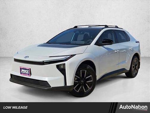 Wind Chill Pearl 2026 Toyota bZ XLE Plus