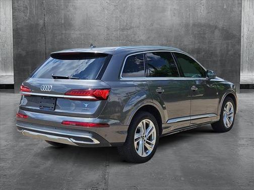 2021 Audi Q7 45 Premium Plus