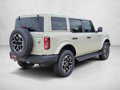 Desert Sand 2026 Ford Bronco Outer Banks