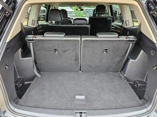 Deep Black Pearl 2024 Volkswagen Atlas 2.0T SE