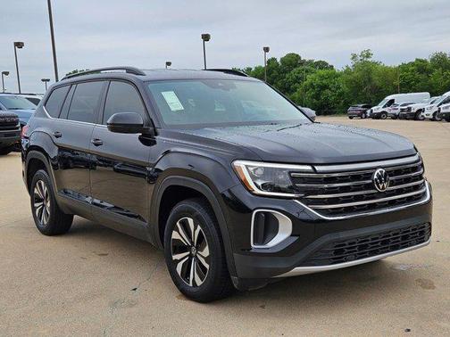 Deep Black Pearl 2024 Volkswagen Atlas 2.0T SE