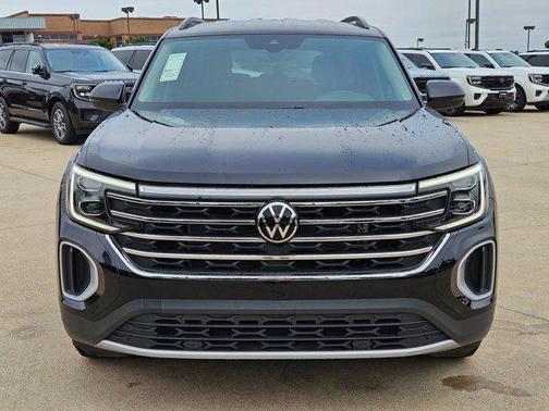 Deep Black Pearl 2024 Volkswagen Atlas 2.0T SE