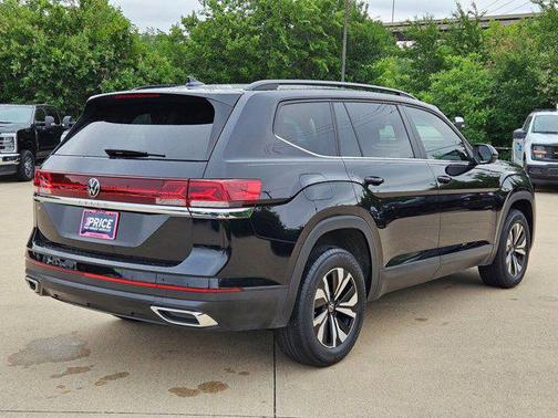 Deep Black Pearl 2024 Volkswagen Atlas 2.0T SE