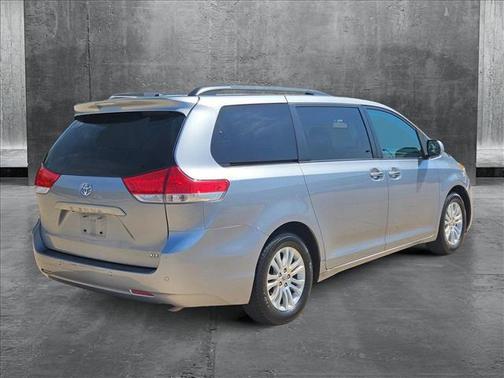 2013 Toyota Sienna XLE