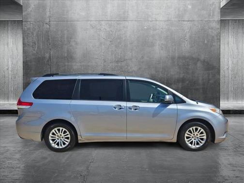 2013 Toyota Sienna XLE