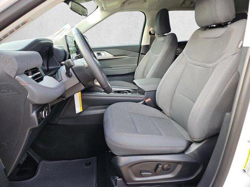 Star White Metallic Tri-Coat 2026 Ford Explorer Active w/200A Pkg