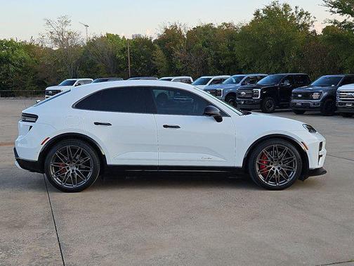 Ice Grey Metallic 2025 Porsche Macan Macan Electric Turbo
