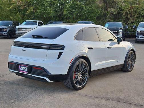 Ice Grey Metallic 2025 Porsche Macan Macan Electric Turbo